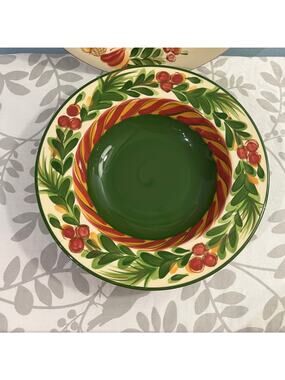 Gail Pittman 2002 Holiday Wreath Serving Bowl Hand Painted Acorn Berry Green
